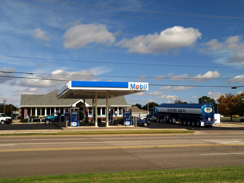 1991 Baldwin St, Jenison, MI 49428 Jenison Mobil J & H