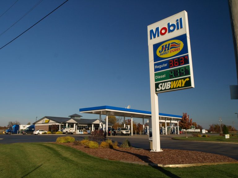 4475 Alden Nash, Lowell, MI 49331 Lowell Mobil J & H