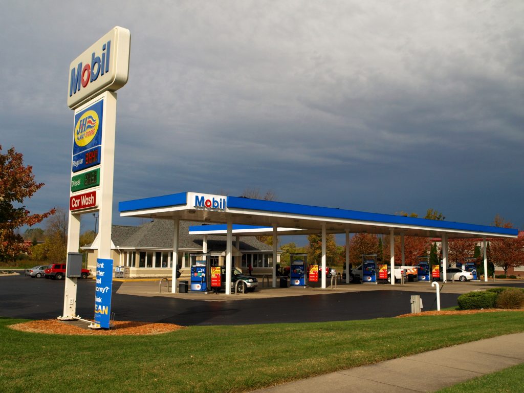 1122 Lincoln Ave, Holland, MI 49423: Windmill Mobil | J & H